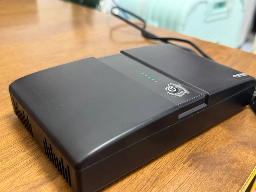 Avidus P13 mini UPS showing the power cables and 5V, 9V, 12V, USB, Type-C and PoE ports.