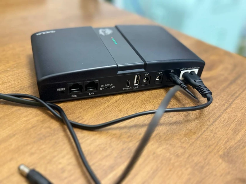 Avidus P13 mini UPS showing the power cables and 5V, 9V, 12V, USB, Type-C and PoE ports.